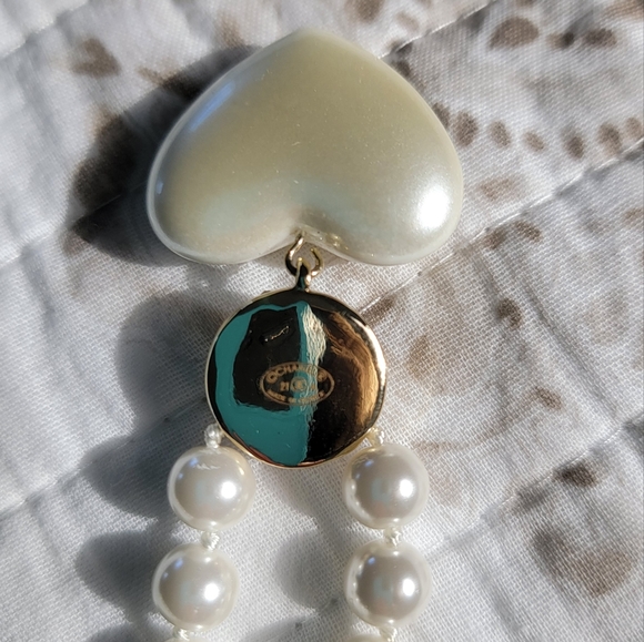CHANEL Pearl rhinestone heart necklace ♥️ - Picture 8 of 8